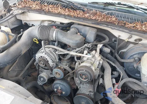 2005 Chevrolet Silverado 1500 Work Truck z USA, uszkodzony, nr VIN 1GCEC14X45Z145572